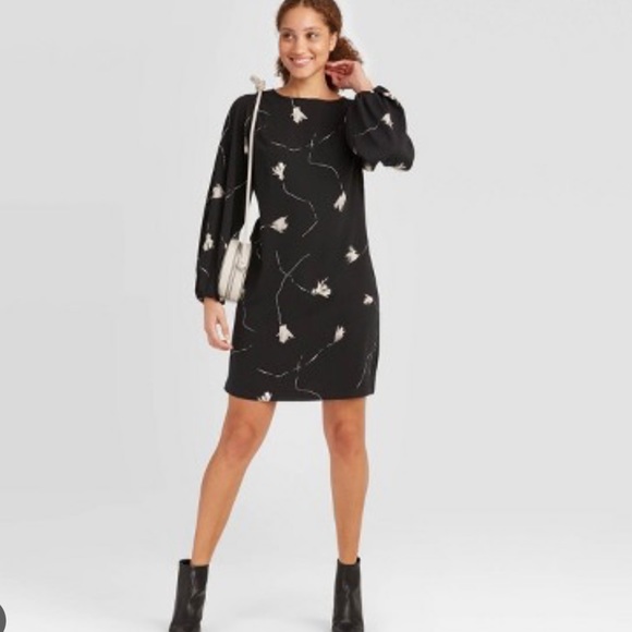 a new day | Long Sleeve Black Floral Shift Dress - Picture 2 of 3